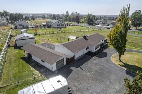 3180 NW Hemlock Avenue Redmond OR 97756