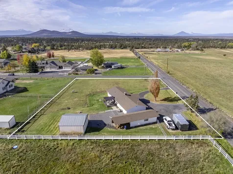 3180 NW Hemlock Avenue Redmond OR 97756