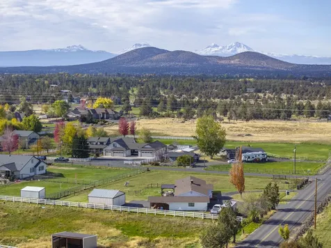 3180 NW Hemlock Avenue Redmond OR 97756