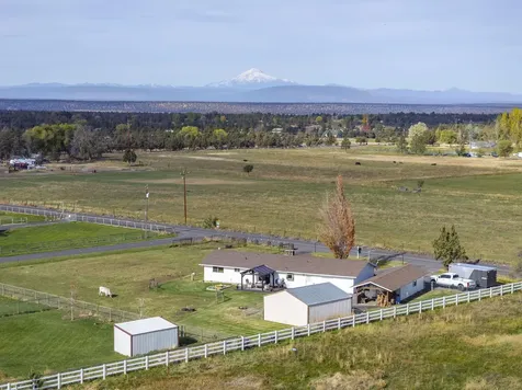 3180 NW Hemlock Avenue Redmond OR 97756
