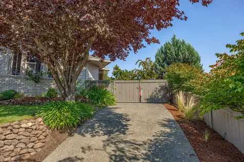 522 Ridgeway Circle Central Point OR 97502