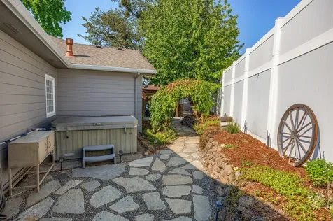 522 Ridgeway Circle Central Point OR 97502