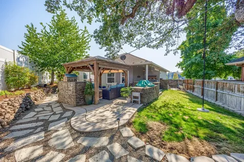 522 Ridgeway Circle Central Point OR 97502
