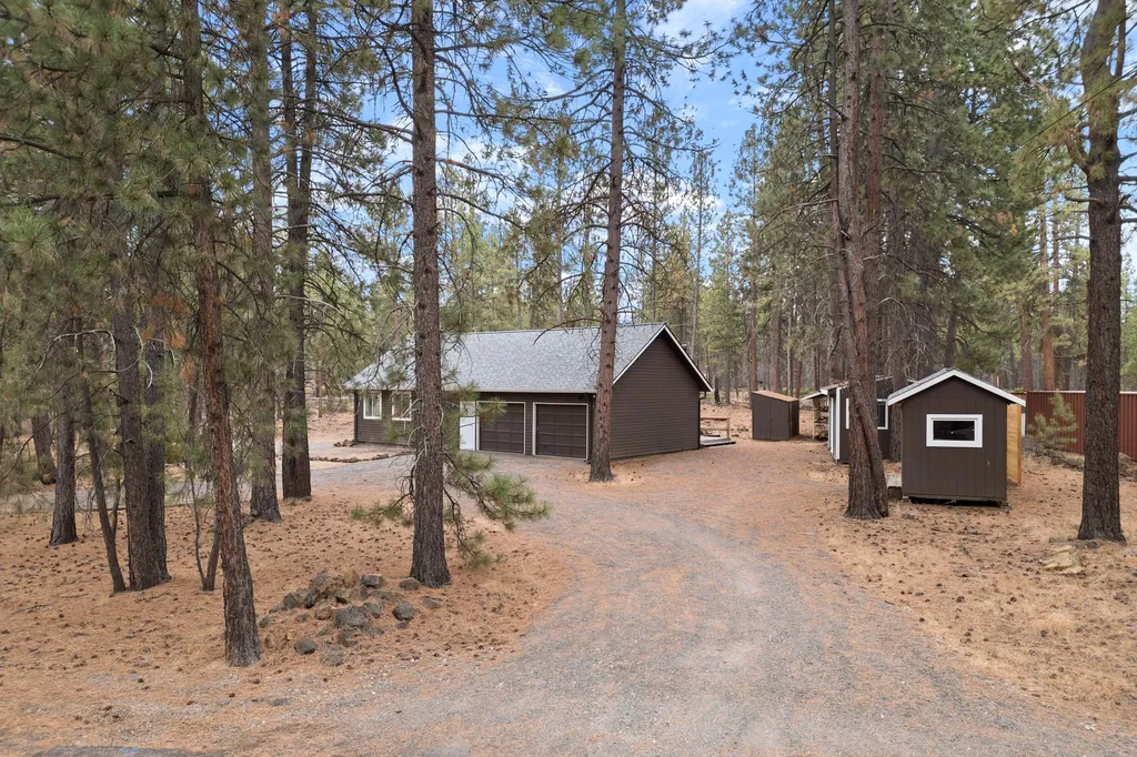 18979 Obsidian Road Bend OR 97702