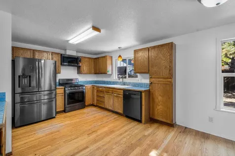 3025 NE Raleigh Court Bend OR 97701