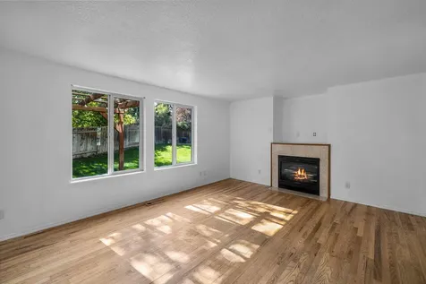 3025 NE Raleigh Court Bend OR 97701