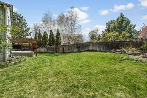 3025 NE Raleigh Court Bend OR 97701