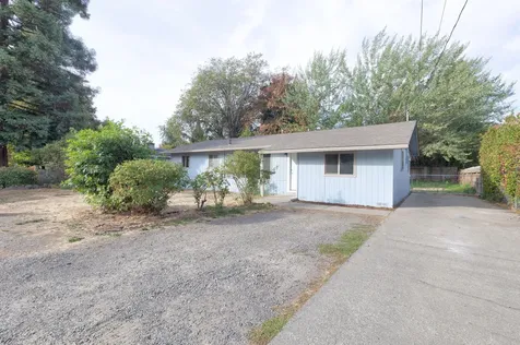 1320 SE Elm Lane Grants Pass OR 97526