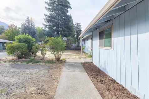 1320 SE Elm Lane Grants Pass OR 97526