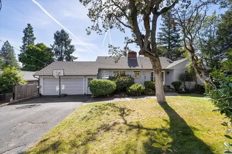 2136 Hillcrest Road Medford OR 97504
