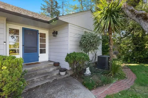 2136 Hillcrest Road Medford OR 97504