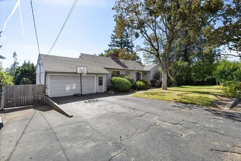 2136 Hillcrest Road Medford OR 97504