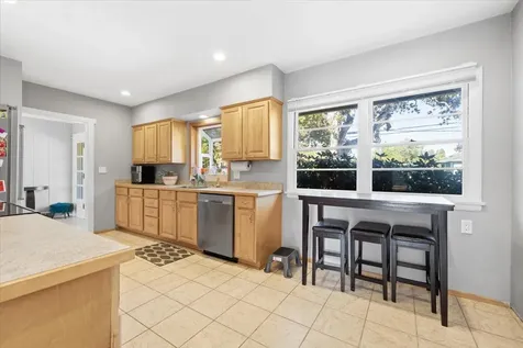 2136 Hillcrest Road Medford OR 97504