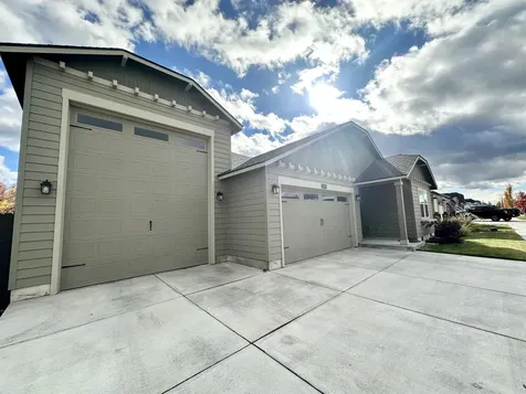 2994 NW 23rd Street Redmond OR 97756