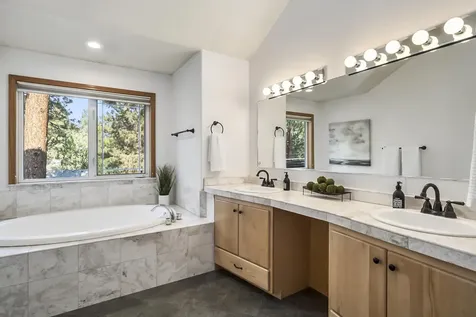 1608 NW Kingston Avenue Bend OR 97703