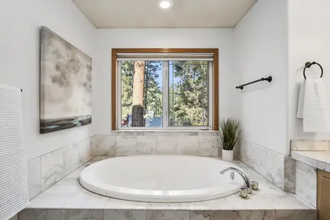 1608 NW Kingston Avenue Bend OR 97703