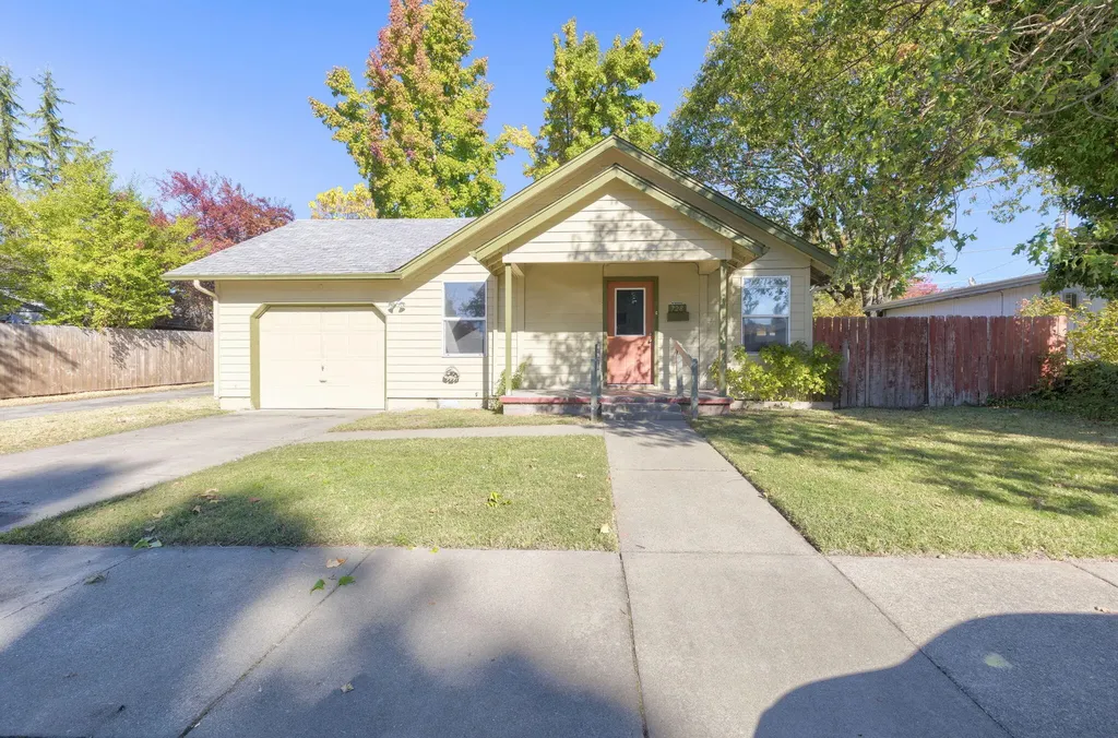728 SW I Street Grants Pass OR 97526