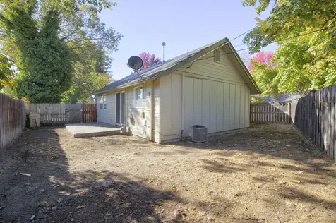 728 SW I Street Grants Pass OR 97526