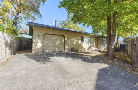 728 SW I Street Grants Pass OR 97526