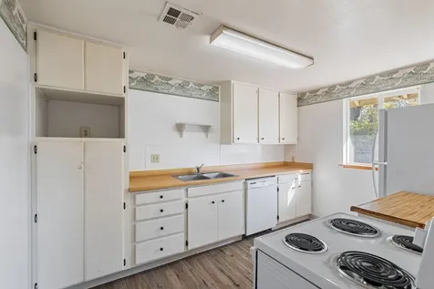 728 SW I Street Grants Pass OR 97526