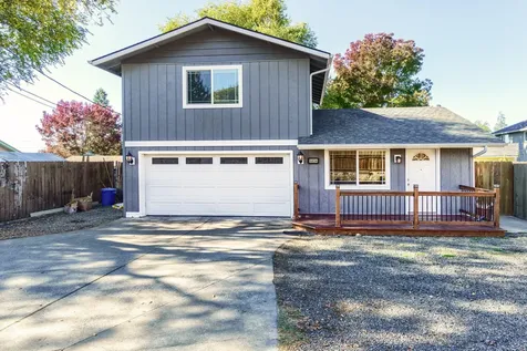 1034 NE Savage Street Grants Pass OR 97526