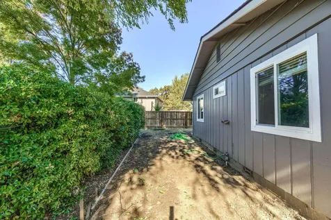 1034 NE Savage Street Grants Pass OR 97526