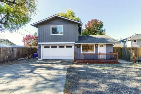 1034 NE Savage Street Grants Pass OR 97526