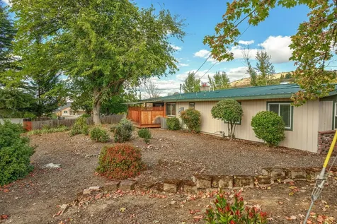 3233 Sycamore Way Medford OR 97504