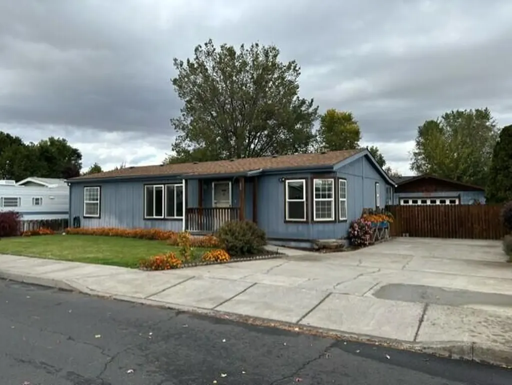 1729 NW Fir Avenue Redmond OR 97756
