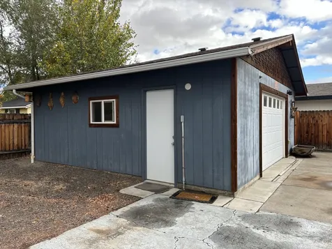 1729 NW Fir Avenue Redmond OR 97756