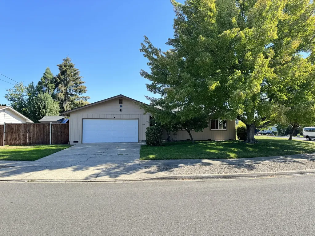 1800 Serenity Drive Medford OR 97504