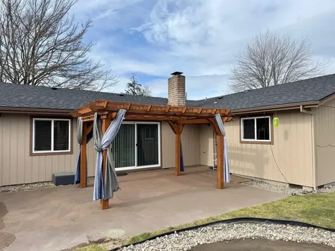 1800 Serenity Drive Medford OR 97504