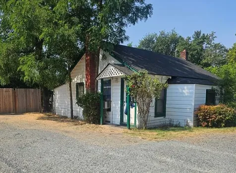 1025 SE M Street Grants Pass OR 97526
