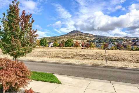 4409 Merlot Court Medford OR 97504