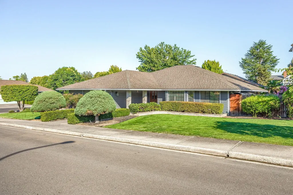 2457 Pinebrook Circle Medford OR 97504