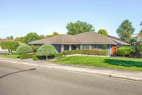 2457 Pinebrook Circle Medford OR 97504