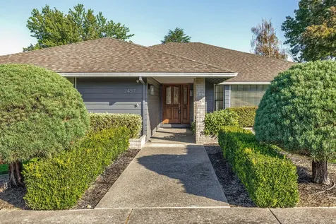 2457 Pinebrook Circle Medford OR 97504