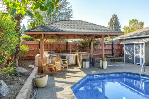 2457 Pinebrook Circle Medford OR 97504
