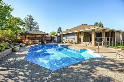 2457 Pinebrook Circle Medford OR 97504