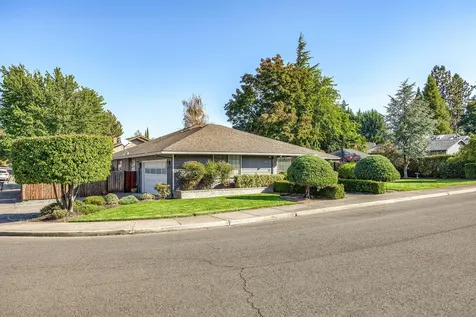 2457 Pinebrook Circle Medford OR 97504