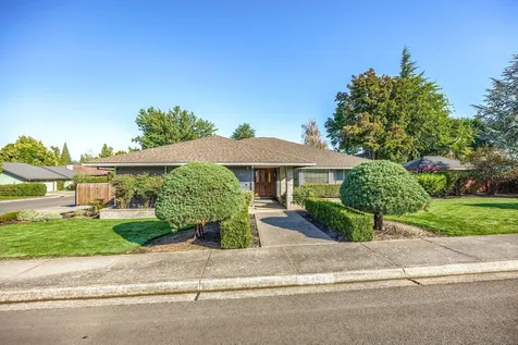 2457 Pinebrook Circle Medford OR 97504