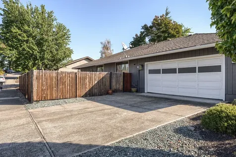 2457 Pinebrook Circle Medford OR 97504
