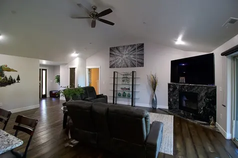 2088 Jasmine Avenue Medford OR 97501