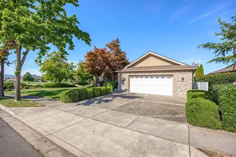 494 Robert Trent Jones Boulevard Eagle Point OR 97524