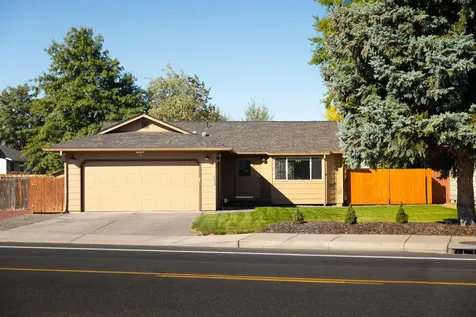 1739 SW 27th Street Redmond OR 97756