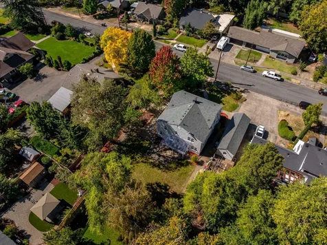 1241 NW Lawnridge Avenue Grants Pass OR 97526