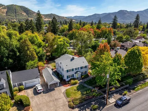 1241 NW Lawnridge Avenue Grants Pass OR 97526