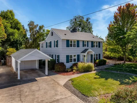 1241 NW Lawnridge Avenue Grants Pass OR 97526