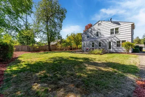 1241 NW Lawnridge Avenue Grants Pass OR 97526