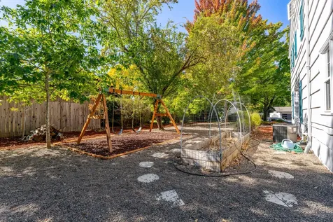 1241 NW Lawnridge Avenue Grants Pass OR 97526
